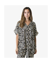 Cargar imagen en el visor de la galería, CAMISA MANGA CORTA OVERSIZED BLACK ARABESQUE