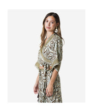 Cargar imagen en el visor de la galería, TOP CRUZADO ESTAMPADO JAZMIN DE AGUA