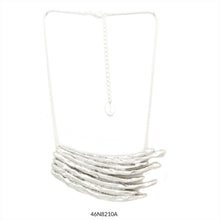 Cargar imagen en el visor de la galería, COLLAR CORTO GARGANTILLA COLGANTE IRREGULAR
