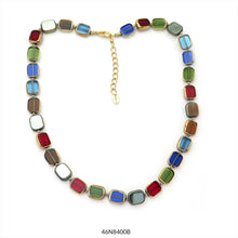 Cargar imagen en el visor de la galería, COLLAR CORTO , GARGANTILLA PIEZAS DE CRISTAL CUADRADAS
