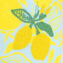 Cargar imagen en el visor de la galería, BOLSO PLAYA SHOPPING ESTAMPADO LIMONES APLICACIÓN ABALORIOS
