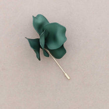 Cargar imagen en el visor de la galería, BROCHE PINCHO PÉTALOS MATE GRANDES
