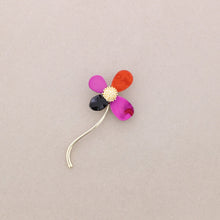 Cargar imagen en el visor de la galería, BROCHE ALFILER  FLOR METAL RESINA
