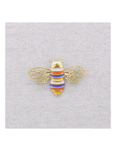 Cargar imagen en el visor de la galería, BROCHE ACERO INSECTO ESMALTE

