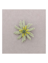 Cargar imagen en el visor de la galería, BROCHE FLOR ABALORIOS
