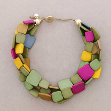 Cargar imagen en el visor de la galería, COLLAR CORTO TRIPLE CUENTAS RESINA PLANAS

