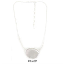 Cargar imagen en el visor de la galería, COLLAR CORTO CHAPA METAL IRREGULAR

