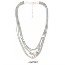 Cargar imagen en el visor de la galería, COLLAR CORTO VARIAS TIRAS PIEZAS METAL
