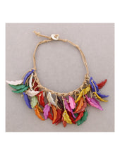 Cargar imagen en el visor de la galería, GARGANTILLA COLLAR CORTO COLGANTES HOJAS RESINA

