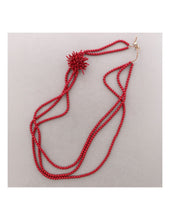 Cargar imagen en el visor de la galería, COLLAR LARGO TRIPLE CUENTAS FLOR CORAL RESINA

