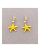 Cargar imagen en el visor de la galería, PENDIENTES COLGANTE ESTRELLA DE MAR RESINA
