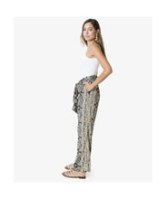 Cargar imagen en el visor de la galería, PANTALÓN LARGO ESTAMPAD0 BLACK ARABESQUE
