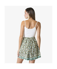 Cargar imagen en el visor de la galería, PANTALÓN CORTO SHORT ESTAMPADO AFRO LEAVES

