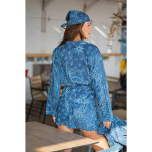 Cargar imagen en el visor de la galería, KIMONO CORTO ESTAMPADO CON CINTURÓN
