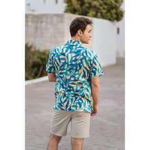 Cargar imagen en el visor de la galería, CAMISA MANGA CORTA ESTAMPADO HOJAS HOMBRE
