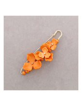 Cargar imagen en el visor de la galería, BROCHE ALFILER FLORES
