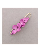 Cargar imagen en el visor de la galería, BROCHE ALFILER FLORES
