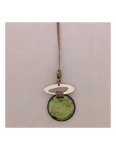 Cargar imagen en el visor de la galería, COLLAR LARGO COLGANTE GEOMÉTRICAS RESINA

