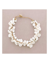 Cargar imagen en el visor de la galería, COLLAR CORTO FLORES RESINA
