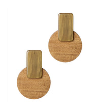 Cargar imagen en el visor de la galería, PENDIENTE LARGO DOS PIEZAS MADERA RESINA
