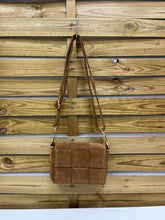 Cargar imagen en el visor de la galería, BOLSO PIEL ANTE TRENZADO PEQUEÑO
