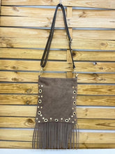 Cargar imagen en el visor de la galería, BOLSO PIEL ANTE FLECOS, TACHUELAS
