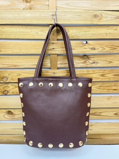 BOLSO SHOPPING PIEL CONTORNO TACHUELAS