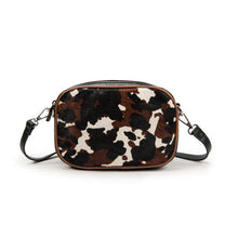 Cargar imagen en el visor de la galería, BOLSO BANDOLERA COMBINADO ANIMAL PRINT VACA
