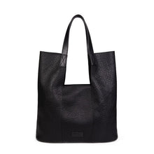 Cargar imagen en el visor de la galería, BOLSO HOBBO HOMBRO CUADRADO
