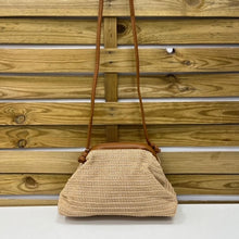 Cargar imagen en el visor de la galería, BOLSO BANDOLERA RAFIA BOQUILLA CONTRASTE
